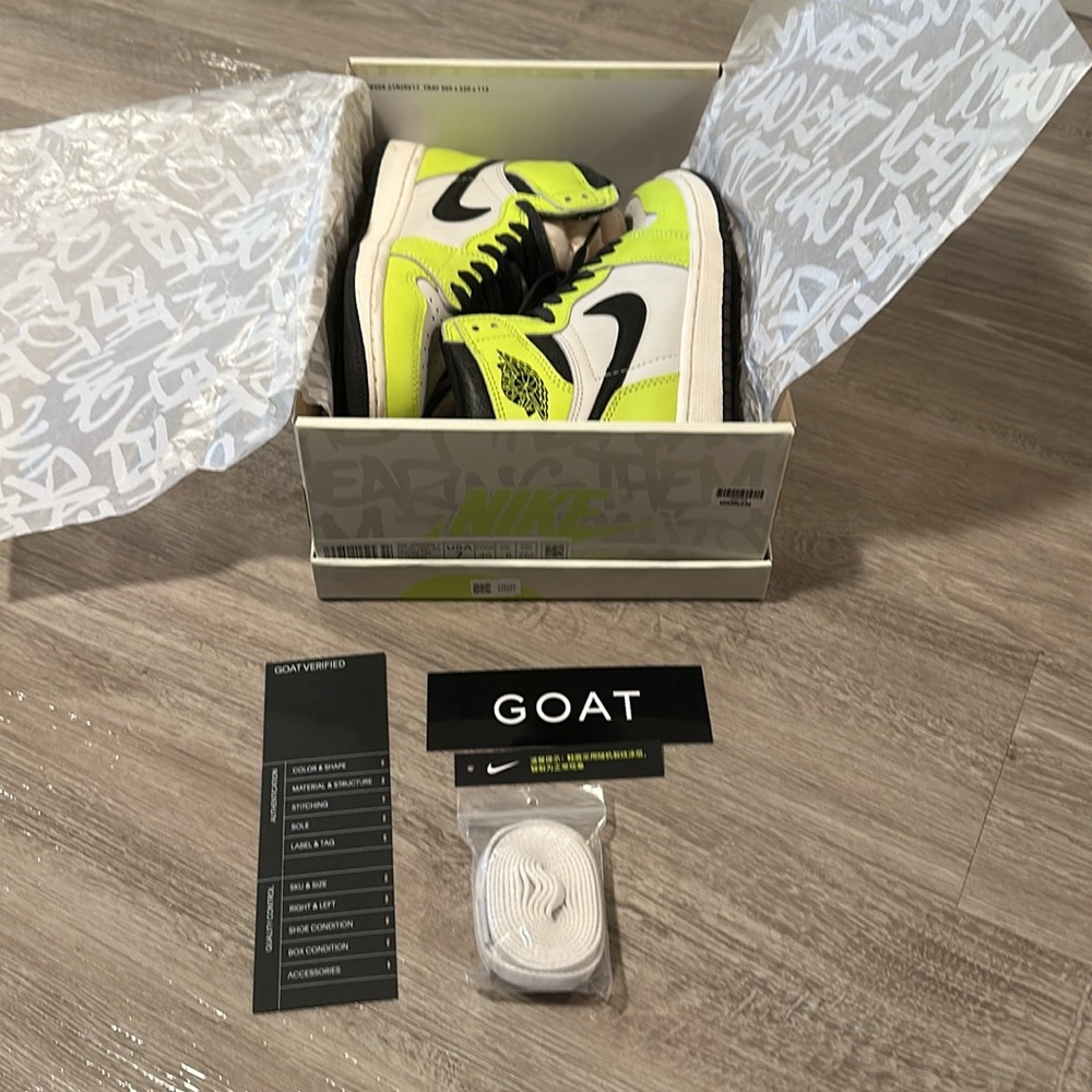 Air Jordan 1 Retro High OG - Visionaire - Picture 8 of 10